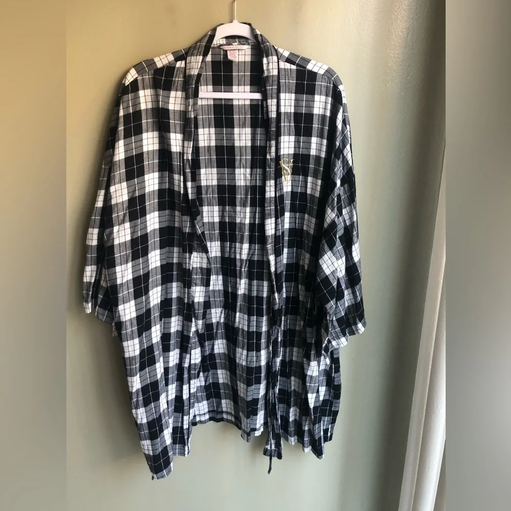 Victoria's Secret plaid kimono-style Lounge Robe Black White Size: XL/ XXL